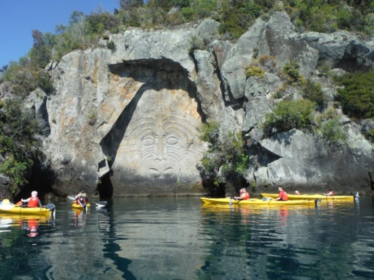 maori carvings attractions taupo