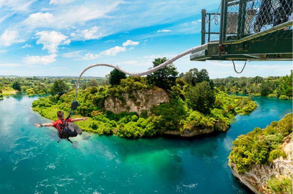 Waikato River Bungy Jump, top taupo attractions team trips new zealand