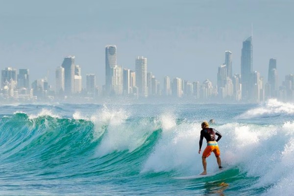 surfing surfers paradise group travel team trips